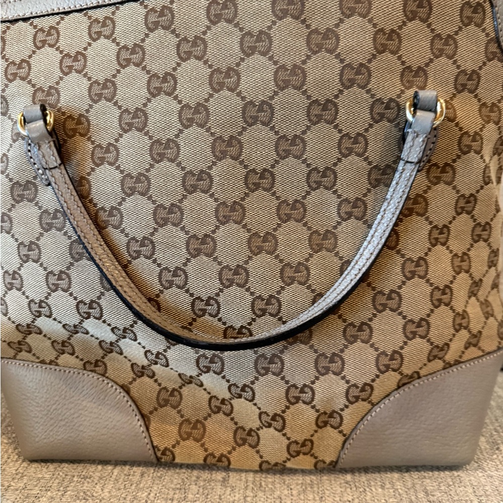 Gucci GG Canvas Bree Leather Line Crossbody Bag in light gray - Picture 12 of 14